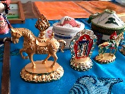 Обереги и статуэтки на домашний алтарь